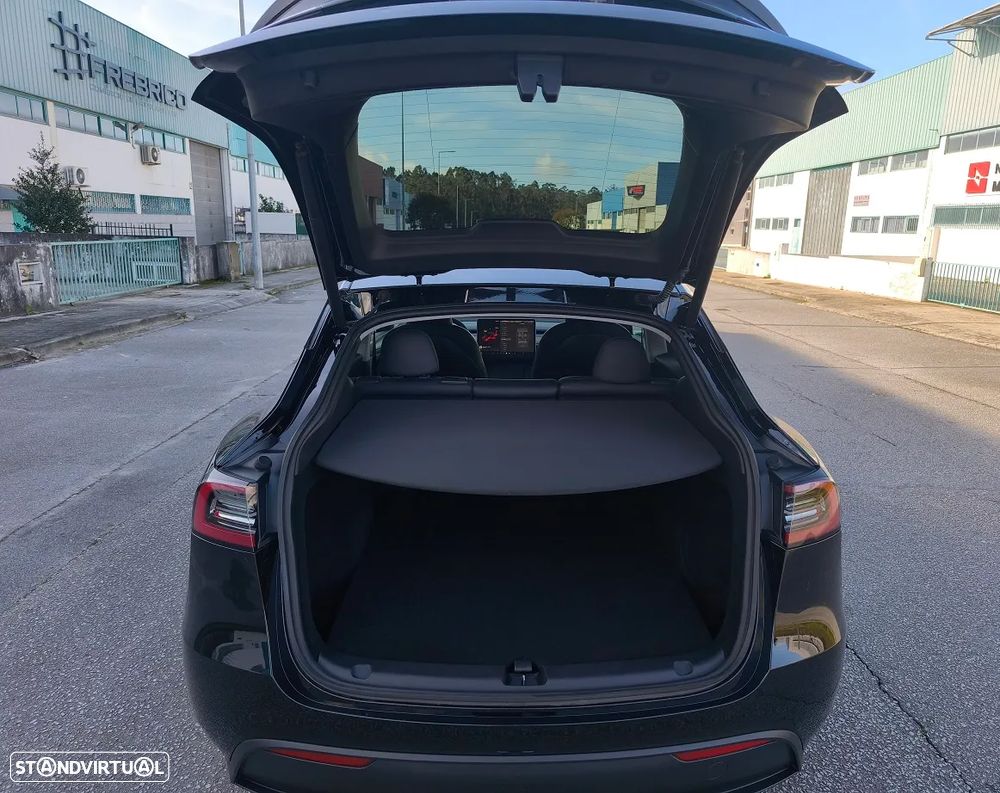 Tesla Model Y Performance Dual Motor AWD - 22