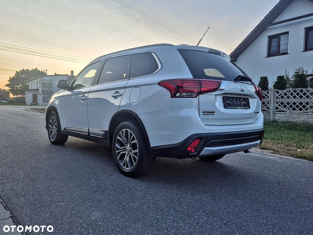 Mitsubishi Outlander 2.2 DI-D 4WD Automatik Diamant Edition - 4