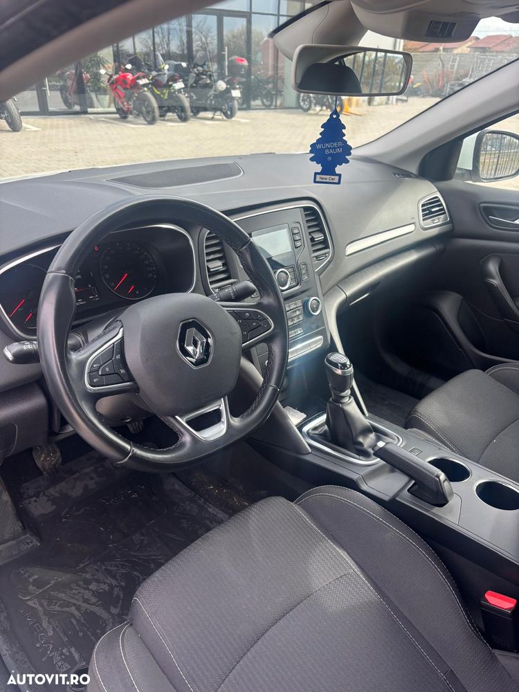 Renault Megane TCE 114 GPF Life - 8