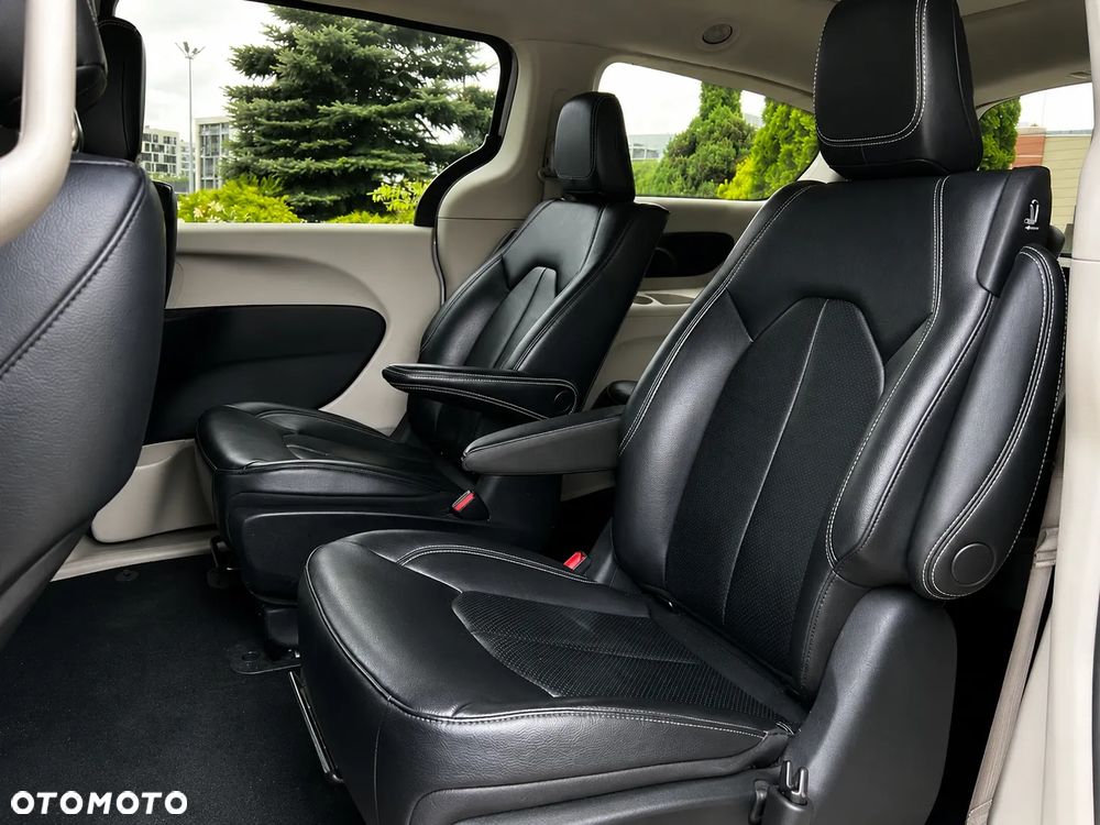 Chrysler Pacifica - 12