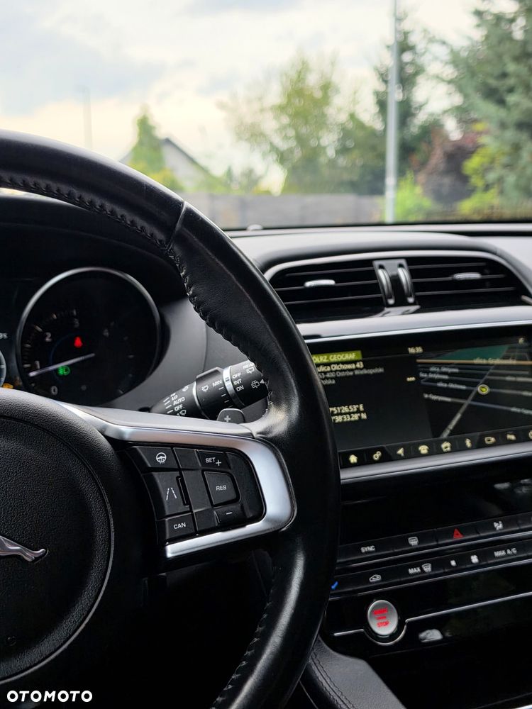 Jaguar F-Pace 20d Prestige - 23