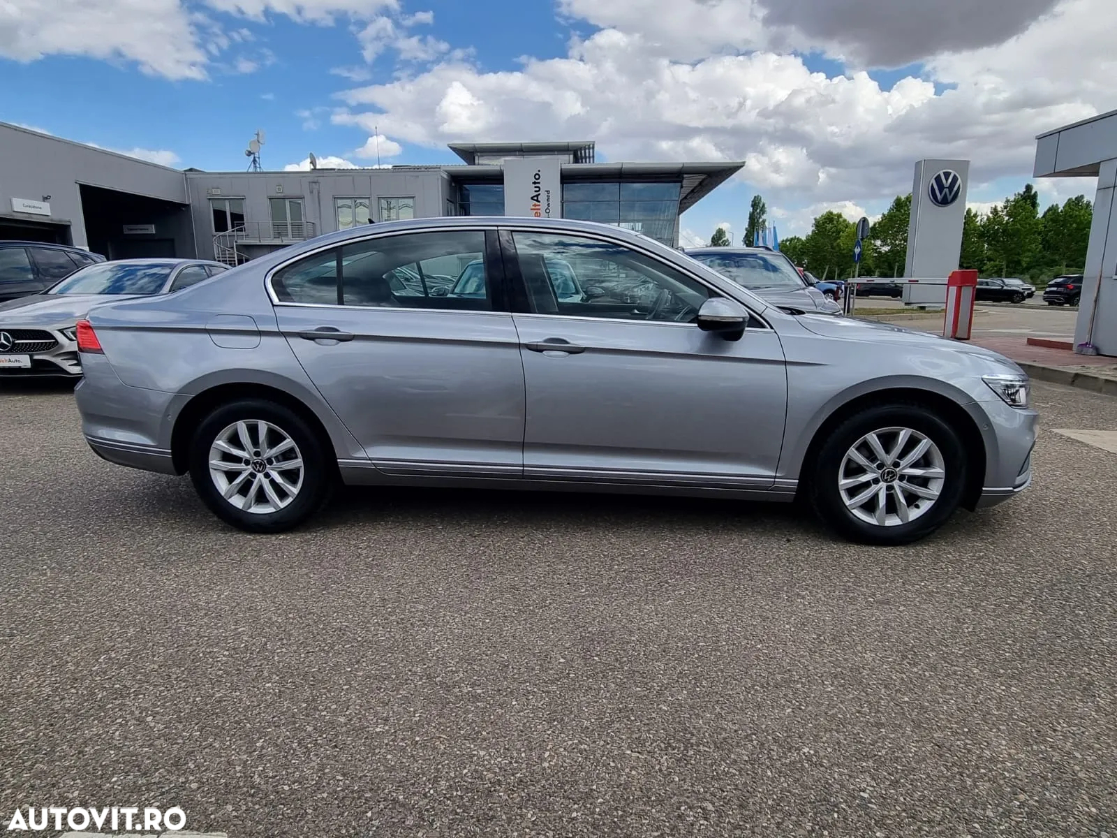 Volkswagen Passat 2.0 TDI DSG Comfortline - 4
