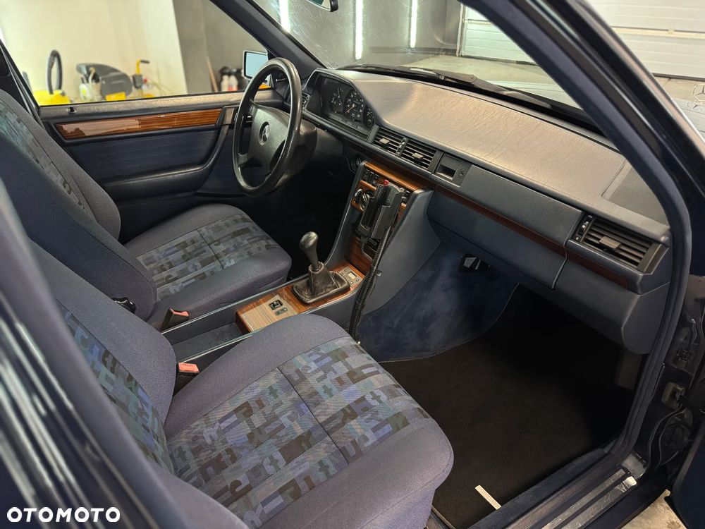Mercedes-Benz W124 (1984-1993) - 21