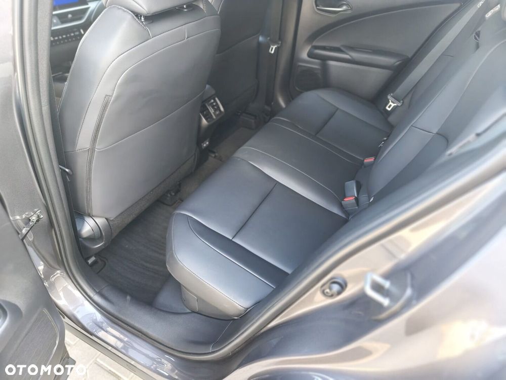 Lexus UX - 35