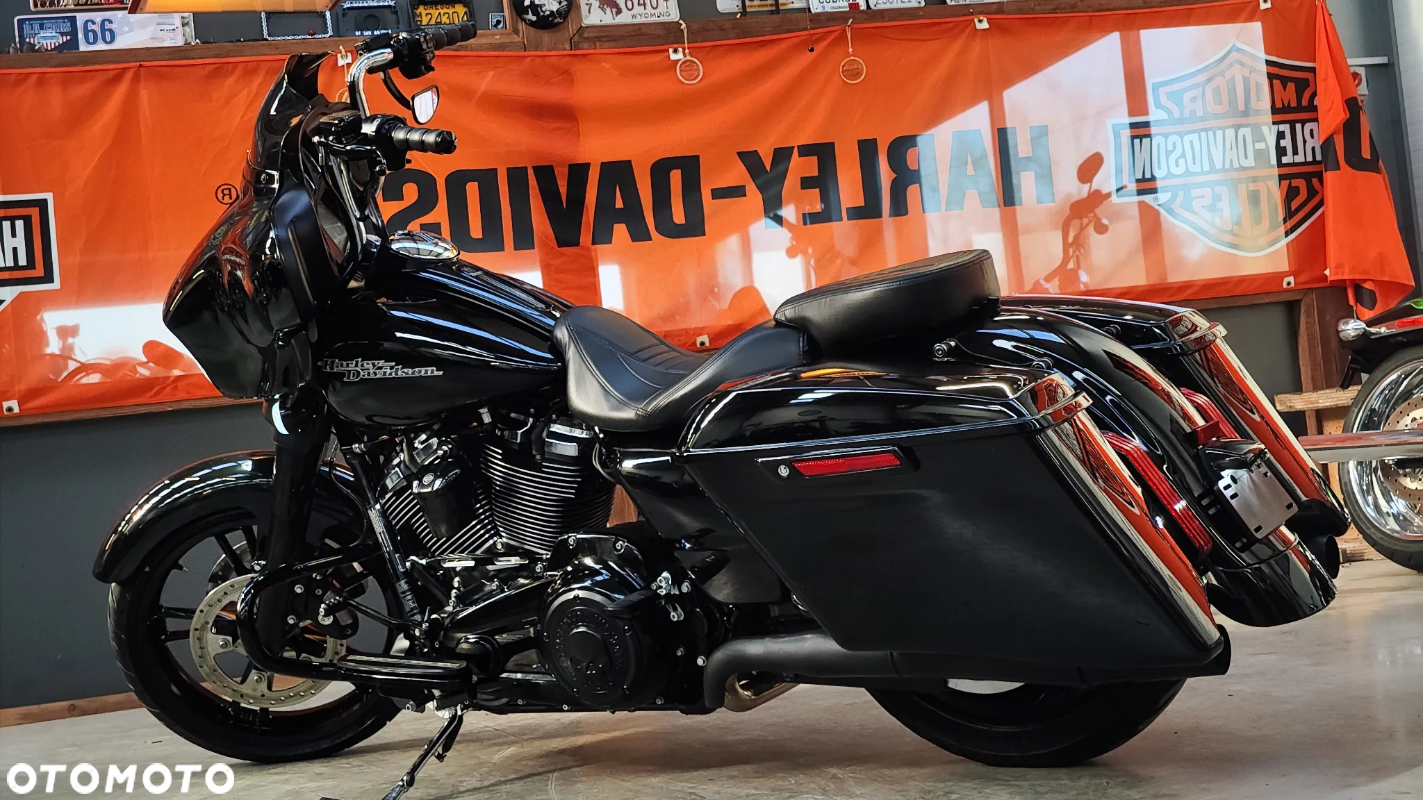 Harley-Davidson Touring Street Glide - 4