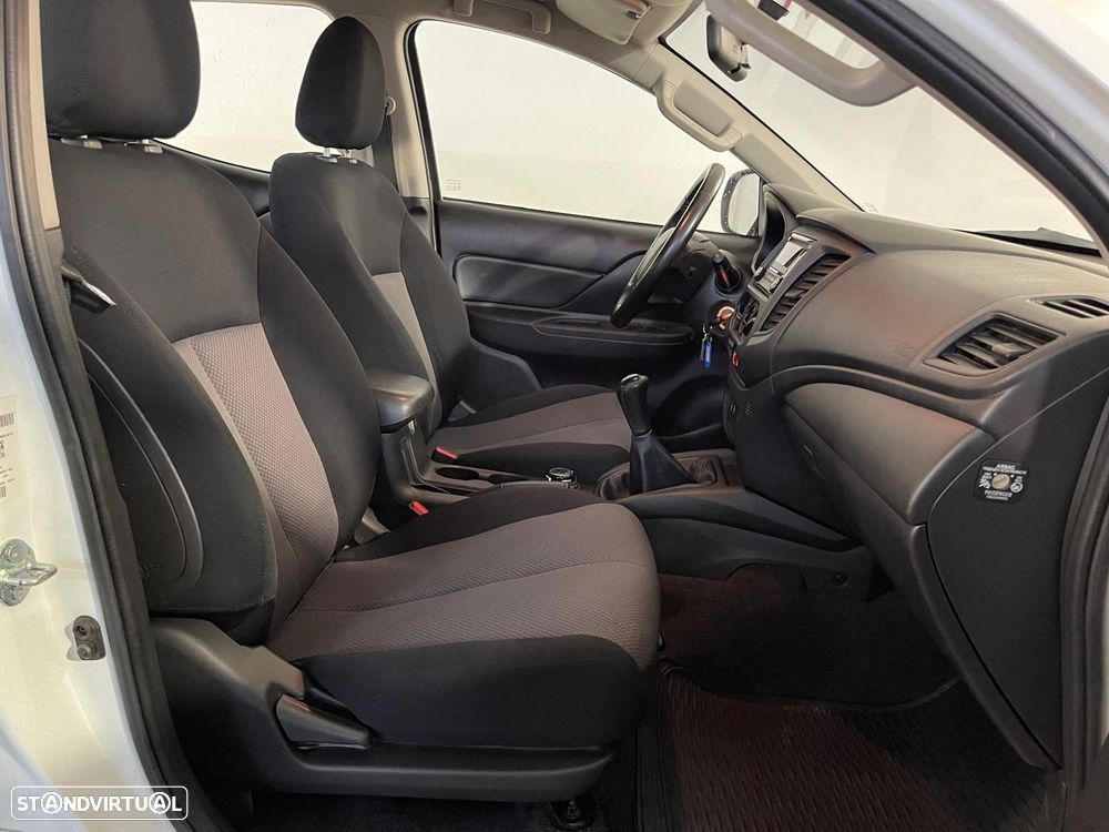 Mitsubishi L200 2.3 DI-D CD Invite Strakar Look 4WD - 13