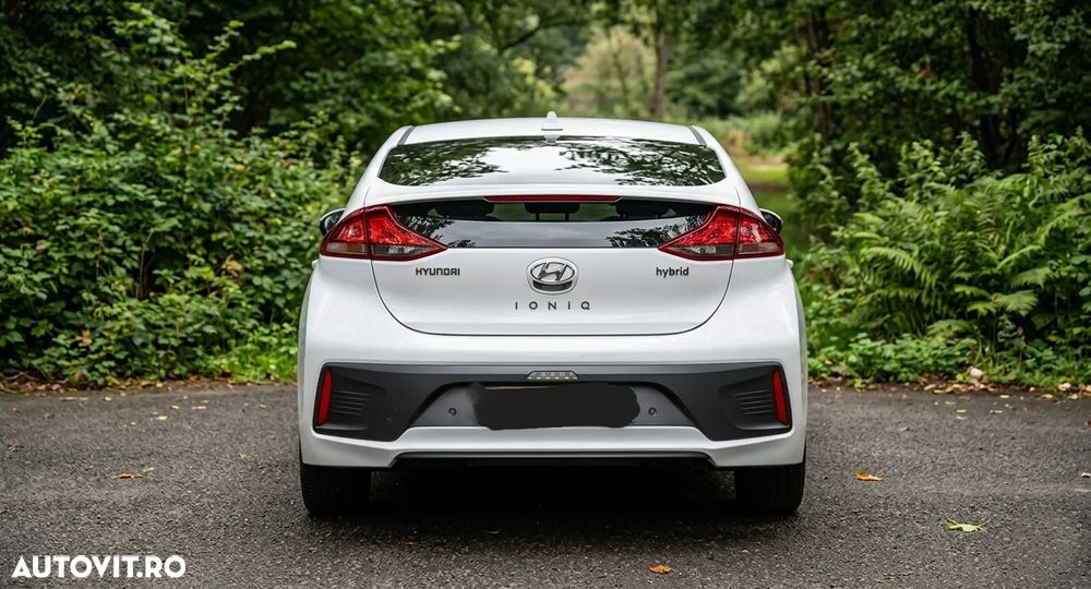 Hyundai IONIQ - 3