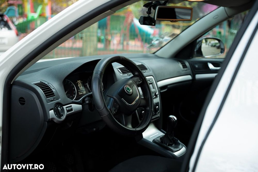 SKODA Octavia 2010 — imagine 9