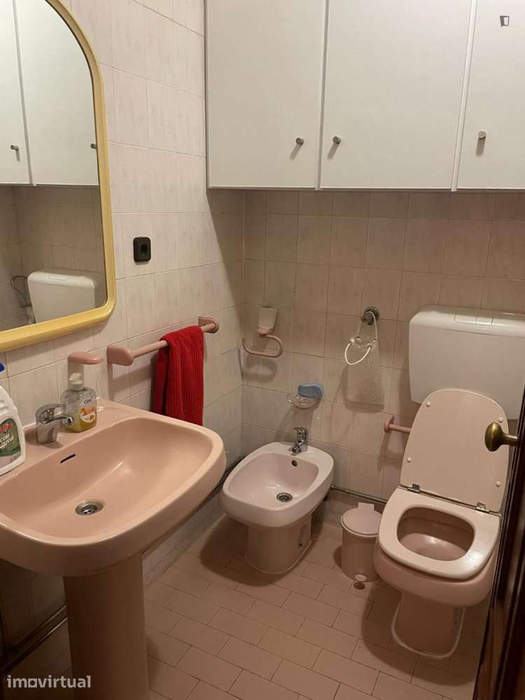 Quarto - localizado em Montes Claros Coimbra - Grande imagem: 2/7