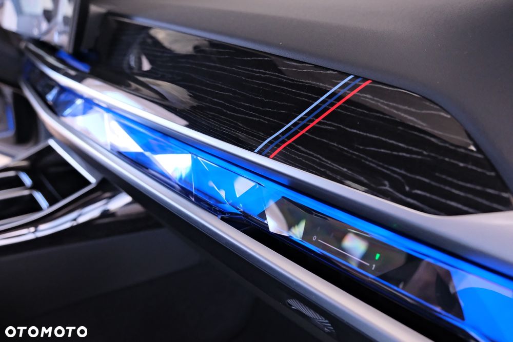 BMW Seria 7 - 38