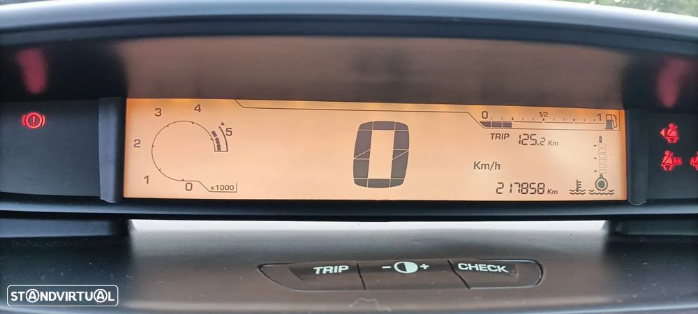 Citroën C4 1.6 HDi 110 Exclusive - 8