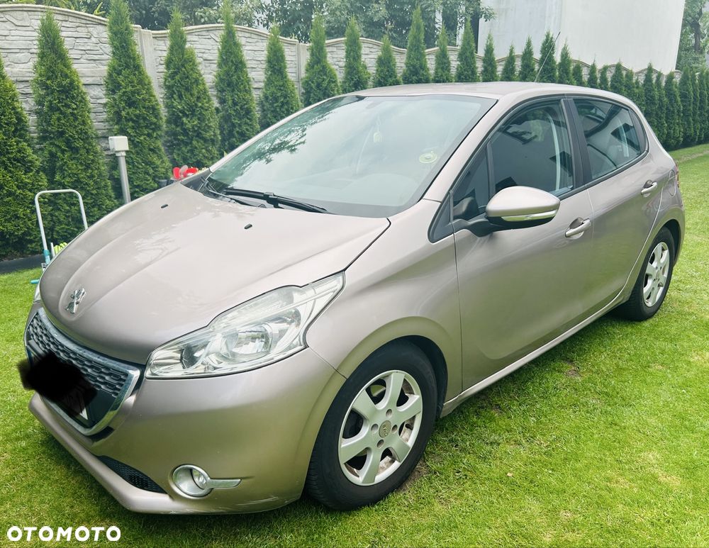 Peugeot 208 - 1