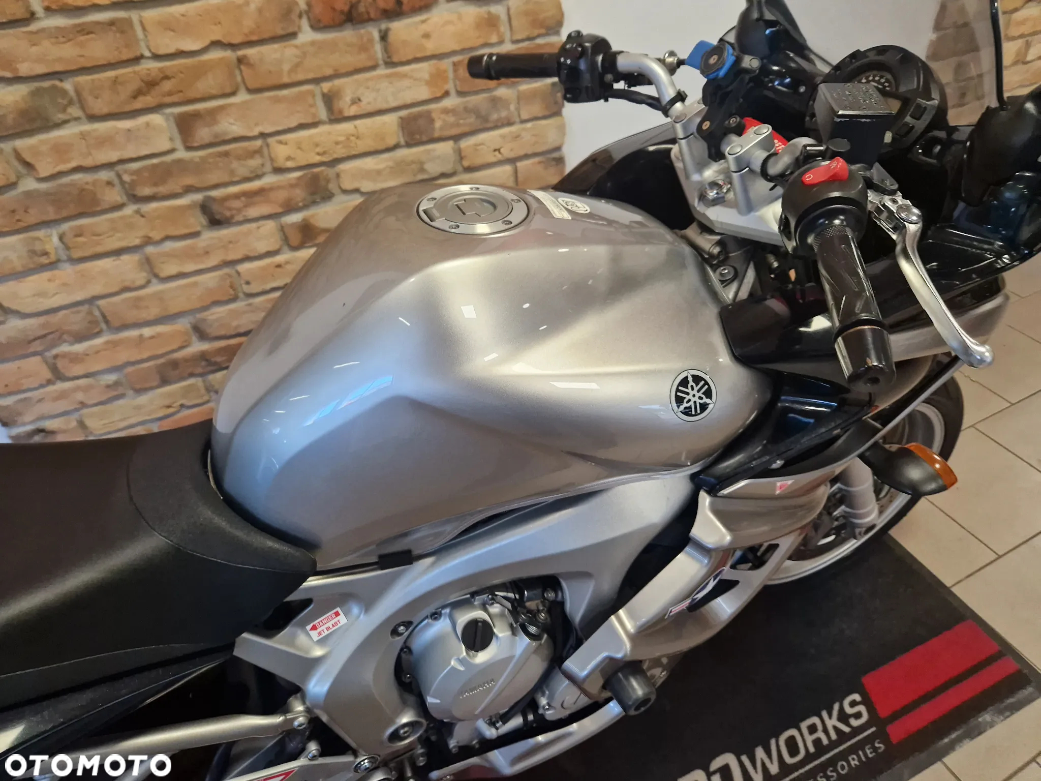 Yamaha FZ6 - 16
