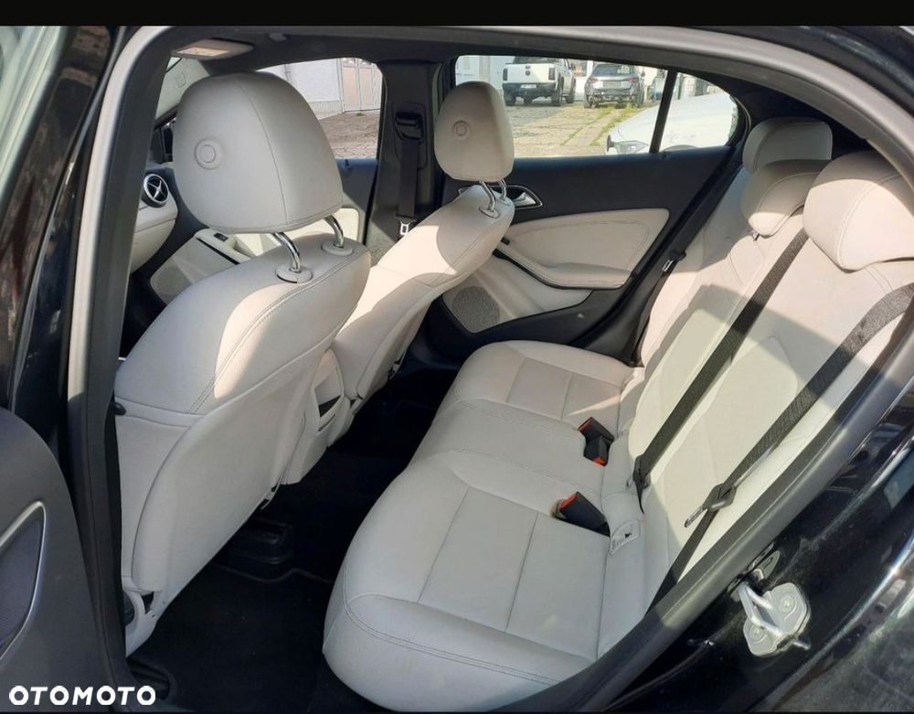 Mercedes-Benz GLA 200 7G-DCT Style - 6