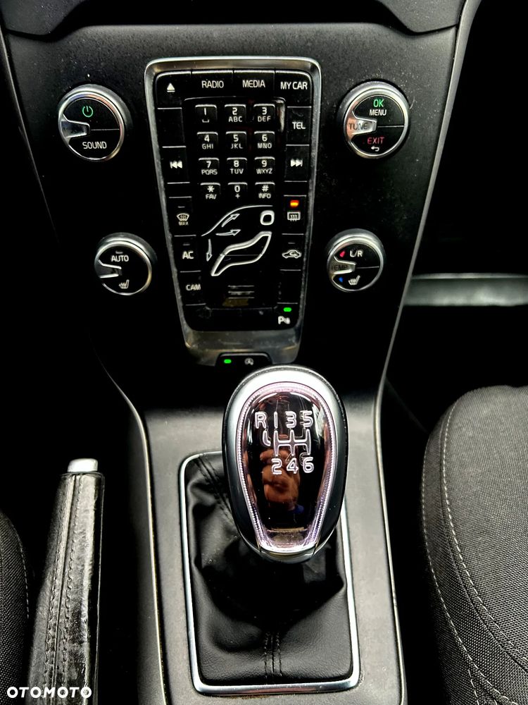 Volvo V40 D2 Momentum - 9