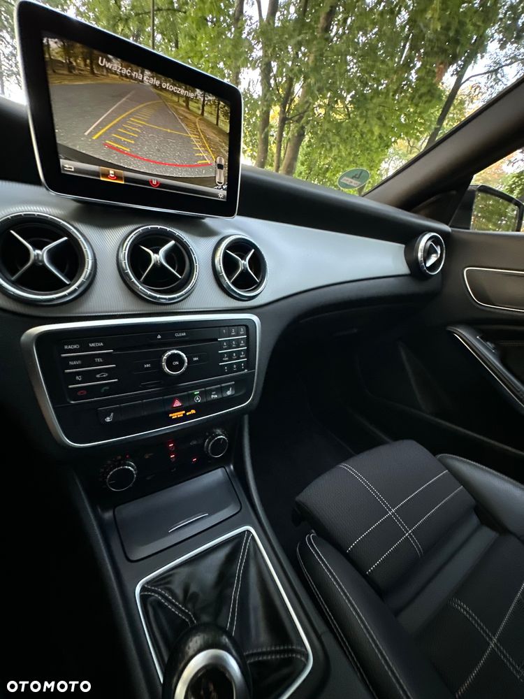 Mercedes-Benz CLA 200 Urban - 26