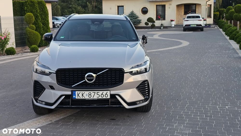 Volvo XC 60 B4 D AWD Plus Dark - 4