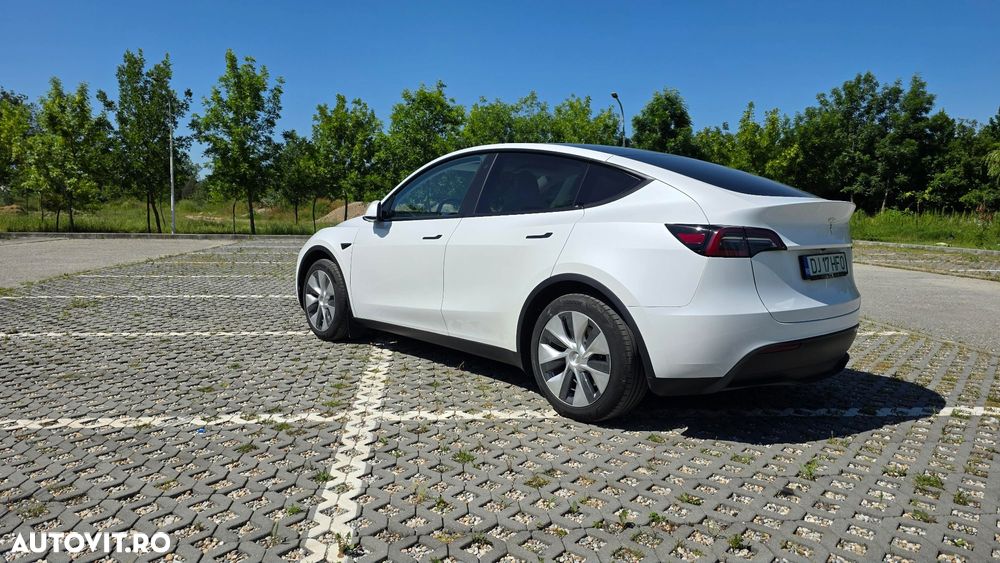Tesla Model Y - 5