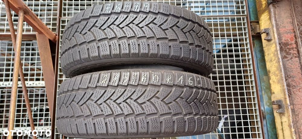 215/60R16C VREDESTEIN , dwie opony zimowe wzmacniane.