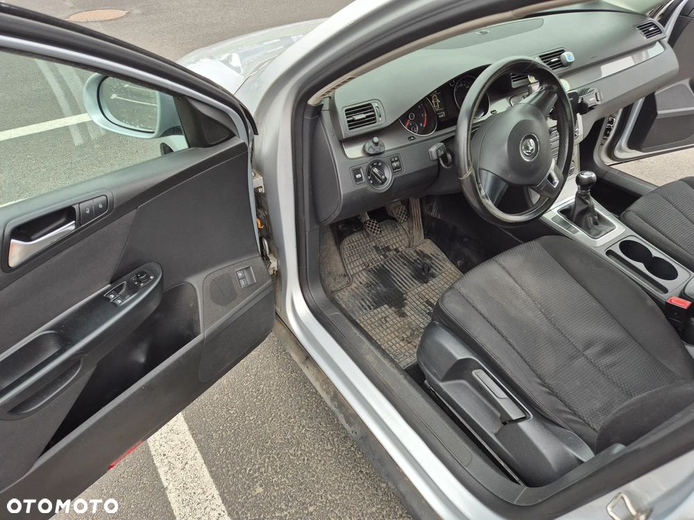 Volkswagen Passat 1.8 TSI Comfortline - 12