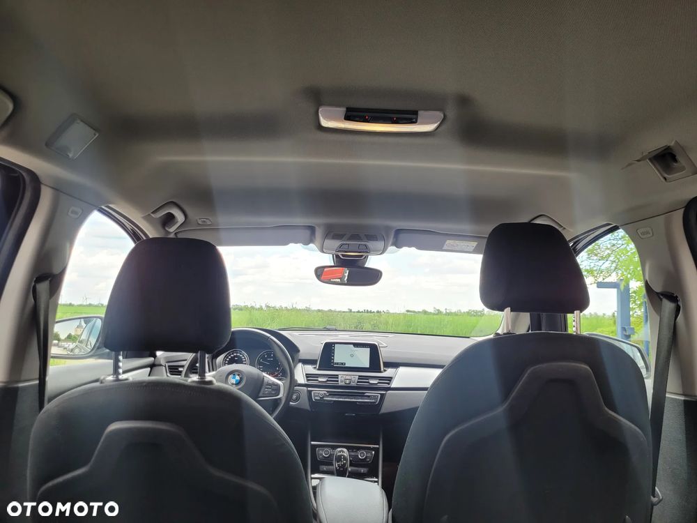 BMW Seria 2 218d - 17