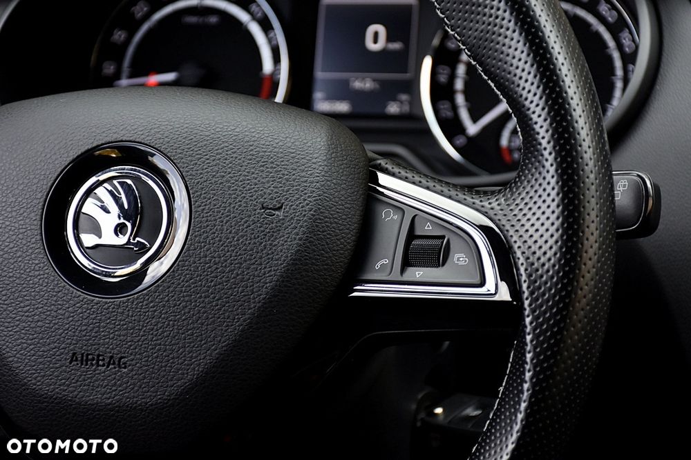 Skoda Octavia 2.0 TDI DSG RS - 20