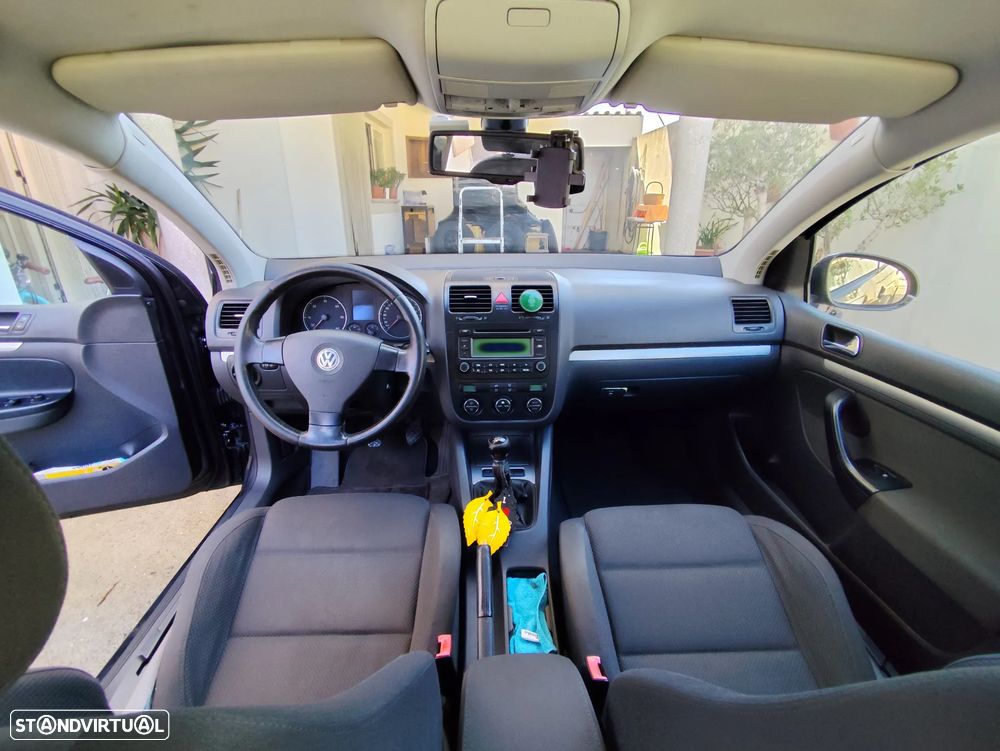 VW Golf 2.0 TDi Confortline - 7
