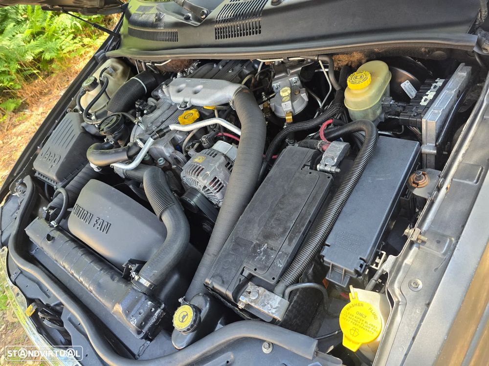 Jeep Grand Cherokee 3.1 TD Laredo - 44