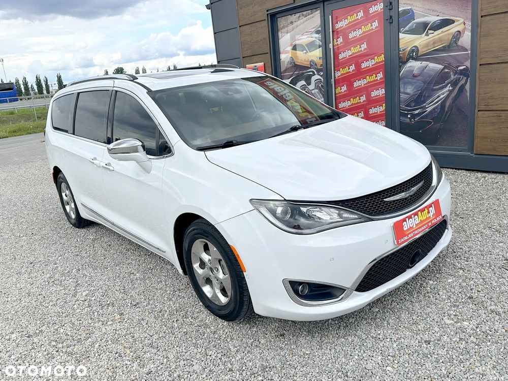 Chrysler Pacifica - 2