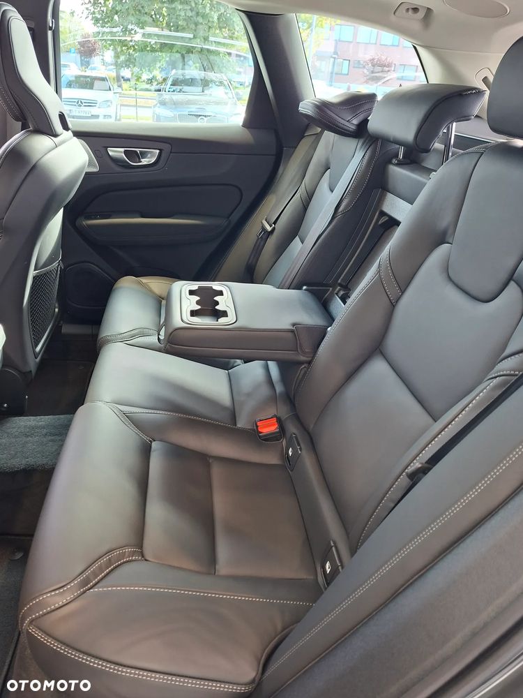 Volvo XC 60 B5 B AWD Ultra Bright - 12