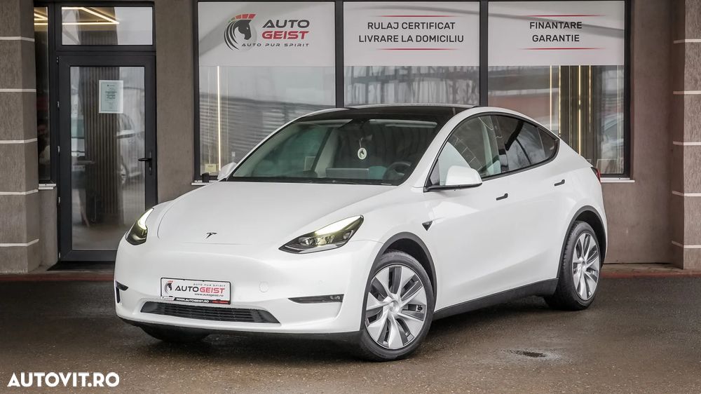 Tesla Model Y - 2