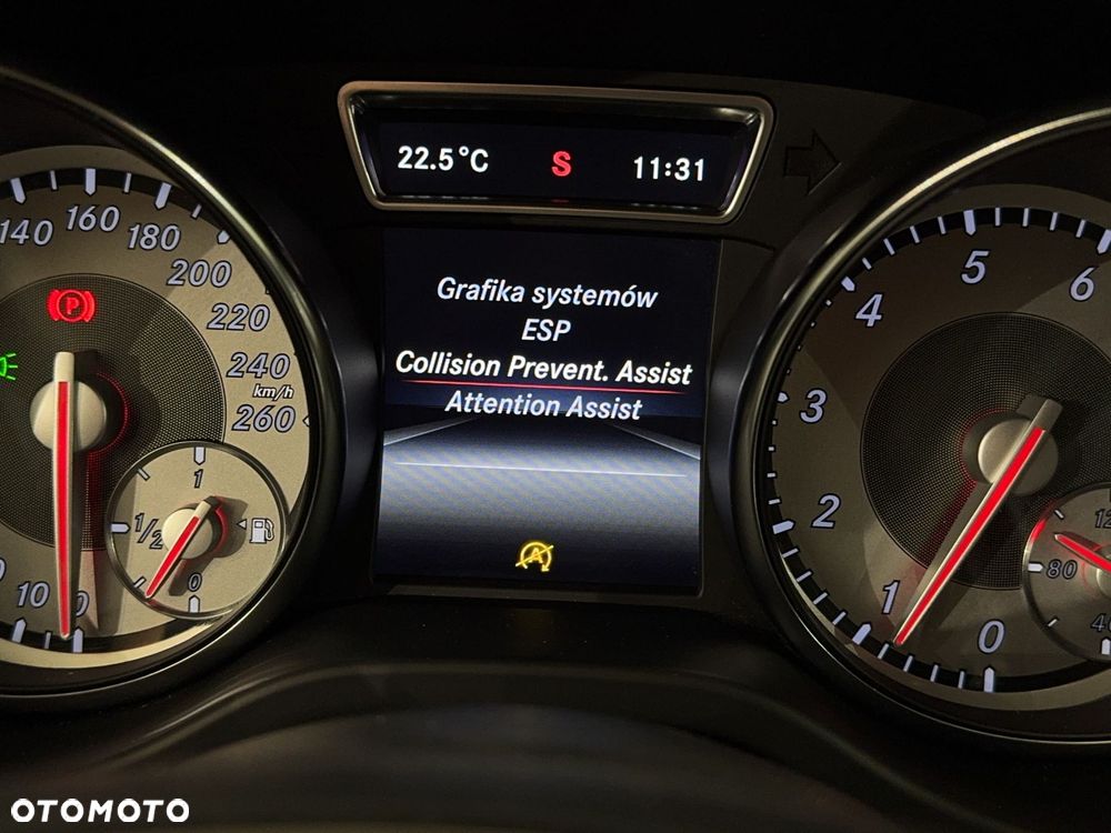 Mercedes-Benz GLA - 23