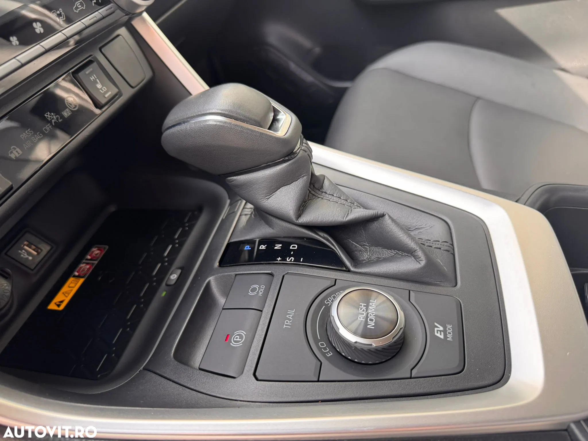 Toyota RAV4 2.5 Hybrid VVT-iE 4x4 Luxury - 13