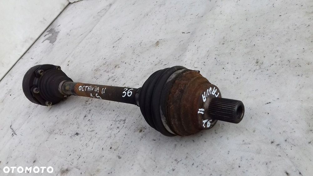 PÓŁOŚ LEWA KRÓTKA SKODA OCTAVIA II 2 1.6 8V 04- - 2