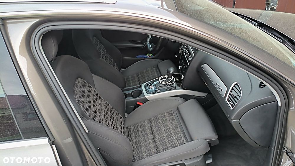 Audi A4 Avant 2.0 TDI Quattro S tronic - 9