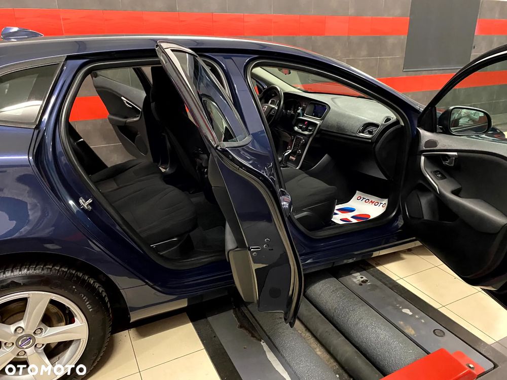 Volvo V40 D2 Momentum - 22