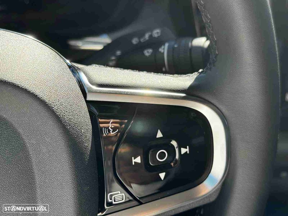 Volvo XC 60 2.0 T6 PHEV Plus Dark AWD - 17