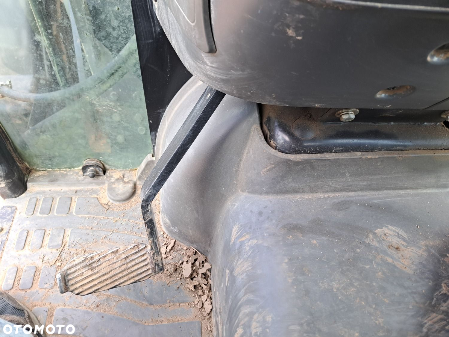 Claas Nexos 240 F 4X4 - 24