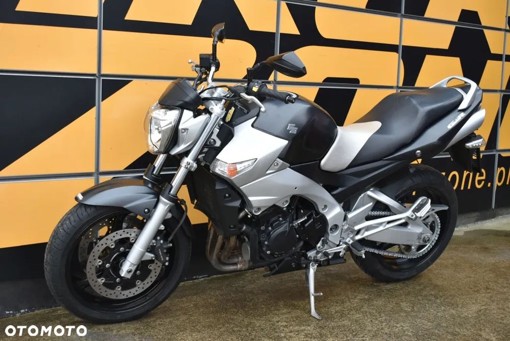 Suzuki GSR - 7