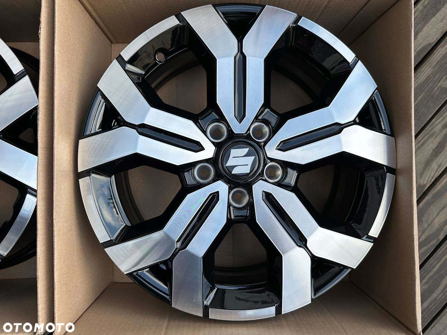 Felgi 17cali Suzuki Grand Vitara Kizashi S-Cross - 4