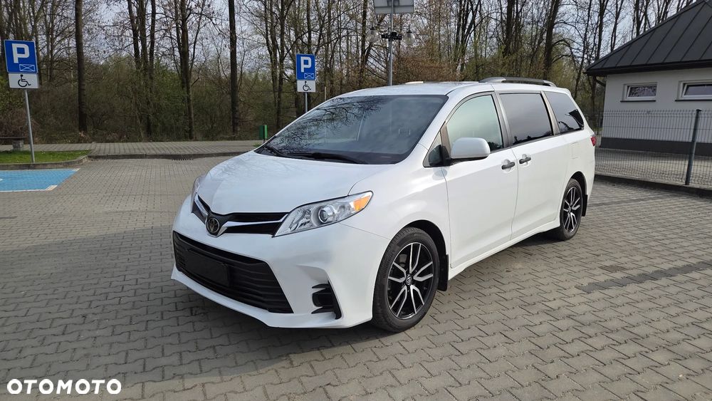 Toyota Sienna - 2