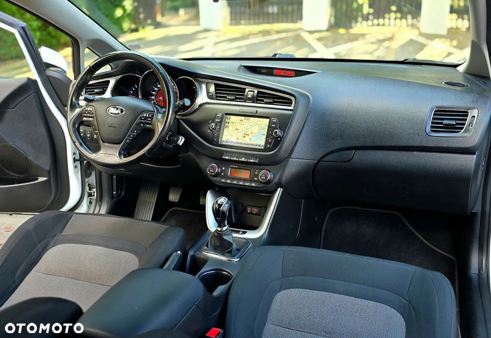 Kia Ceed 1.6 CRDi 136 ISG Dream Team Edition - 20
