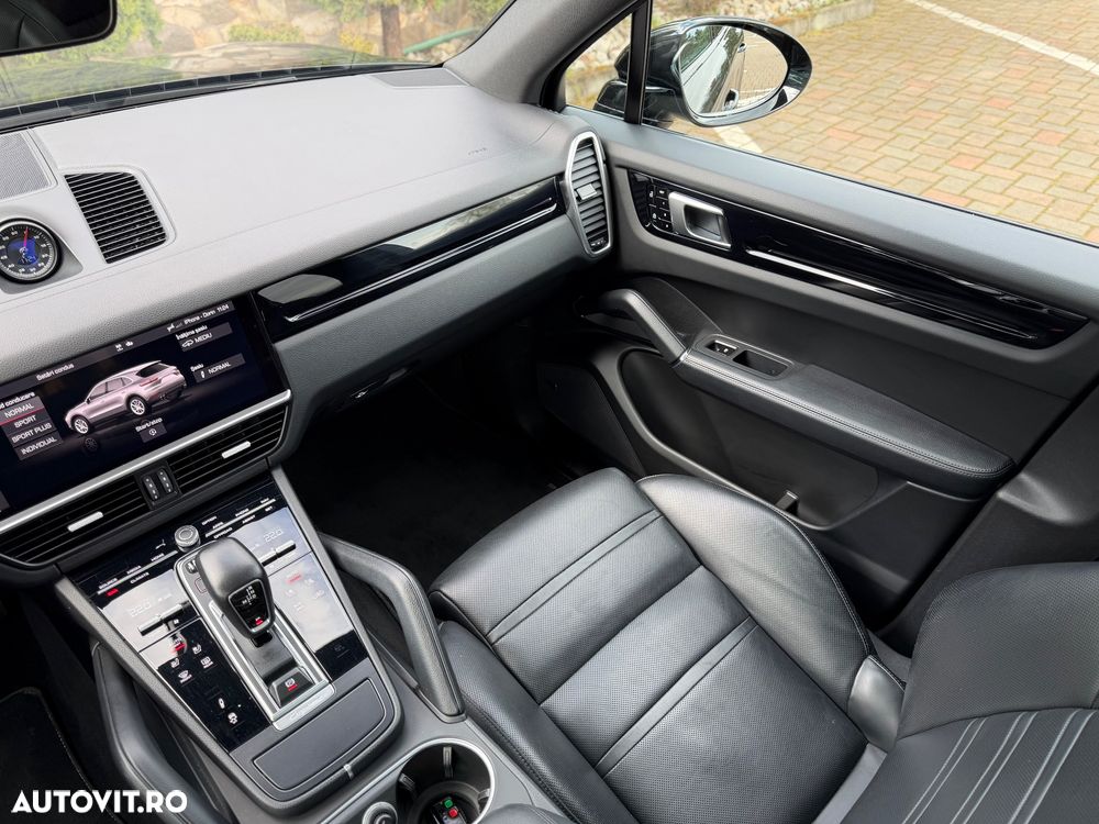 Porsche Cayenne - 21
