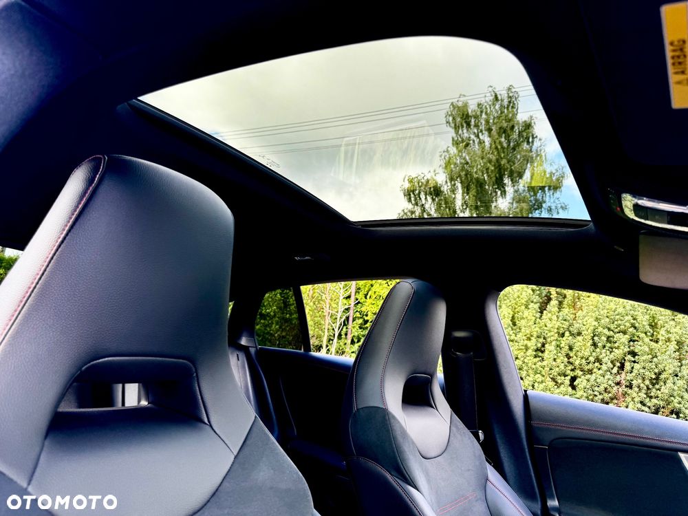 Mercedes-Benz CLA 200 d AMG Line 8G-DCT - 29