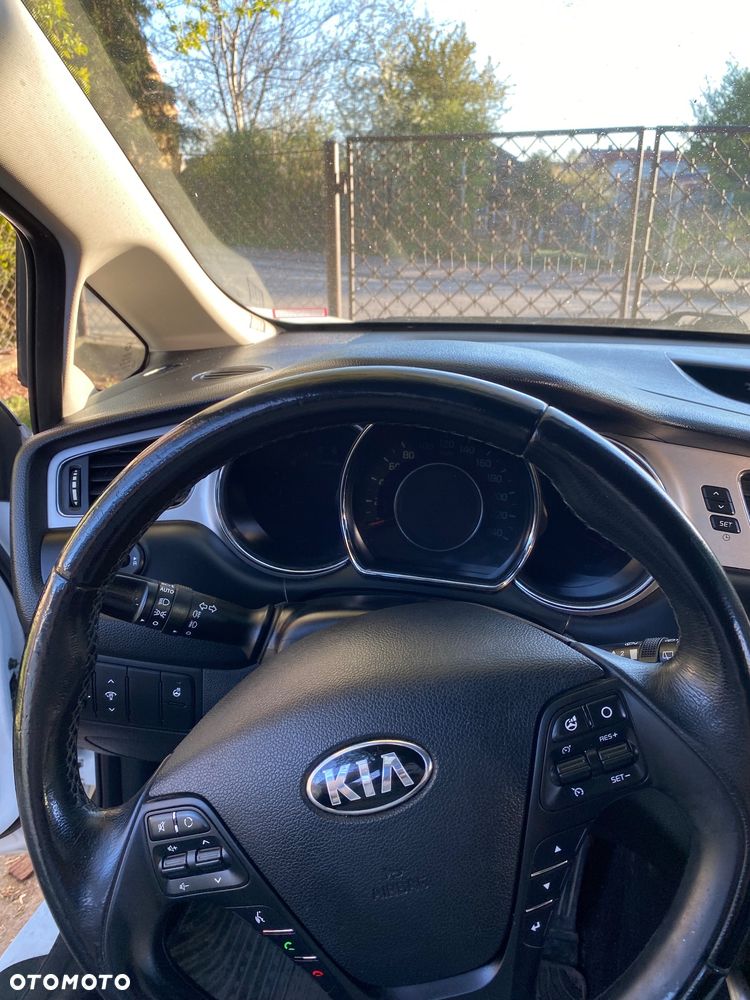Kia Ceed - 11