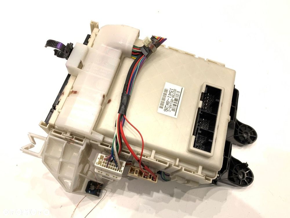 SKRZYNKA BEZPIECZNIKÓW  TOYOTA AVENSIS Kombi (_T27_) 2009 - 2018 2.0 (ZRT272_) 112 kW [152 KM] - 2