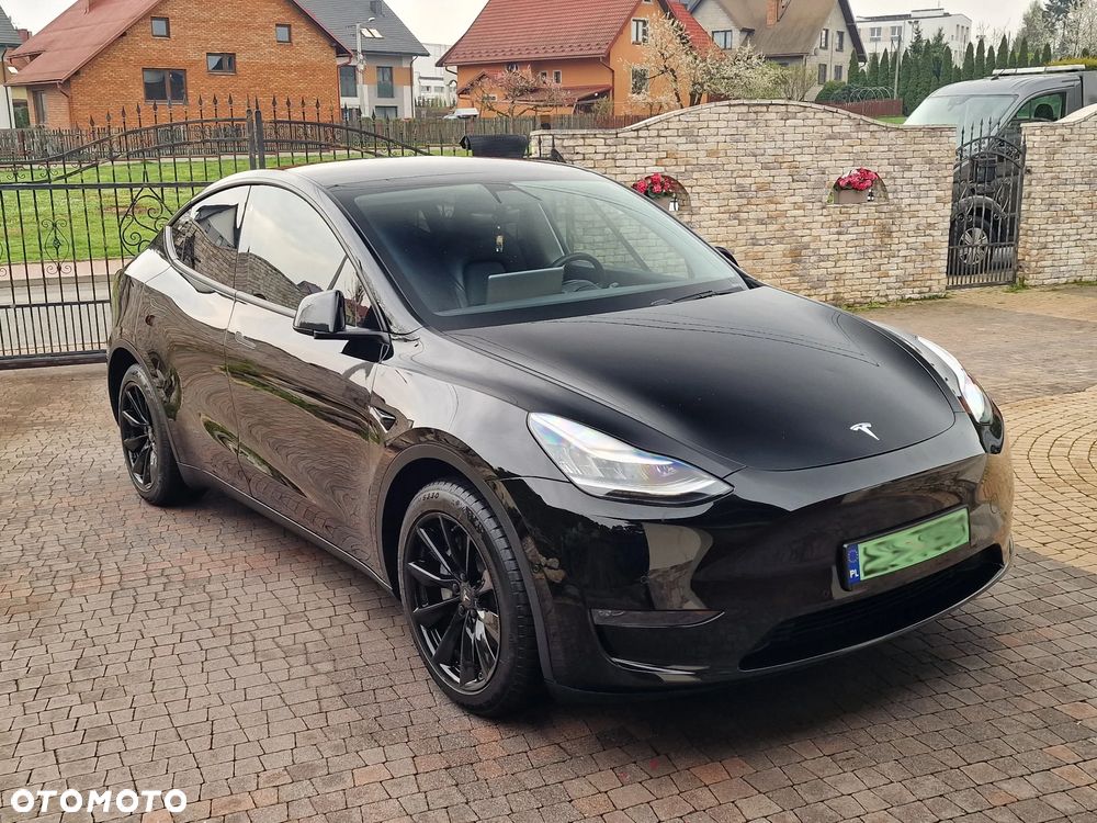 Tesla Model Y Long Range AWD - 6