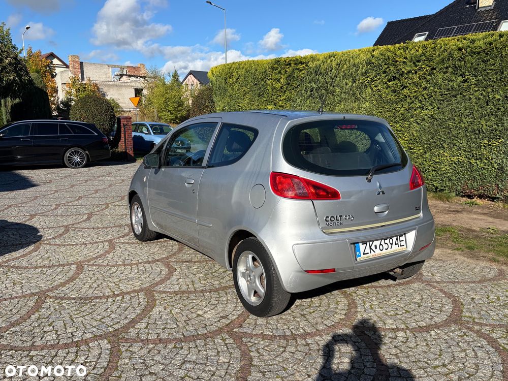 Mitsubishi Colt - 11