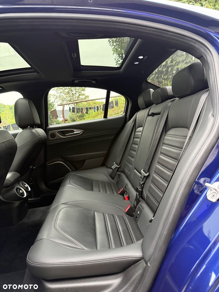 Alfa Romeo Giulia 2.0 Turbo 16V AT8-Q4 Veloce Ti - 15