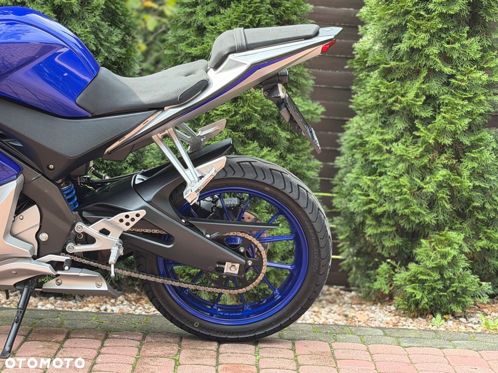 Yamaha YZF - 18